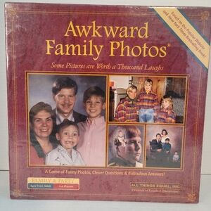 Awkward Family Photos Game Teen-Adult 4-6 Players All Things Equal, Inc Complete